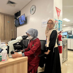Tingkatkan Akurasi Diagnostik, PT Mandala Indah Reagen Lakukan Quality Control Mikroskop Olympus di Rumah Sakit Awal Bros